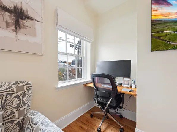 227 Christopher Columbus Drive image 3 of 12