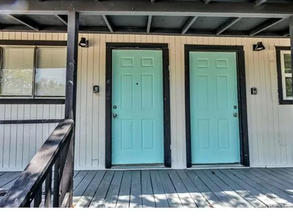 711 S Houston St #3, Wolfe City, TX 75496