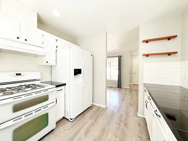 1059 NW Gladiola Ct — Photo 9