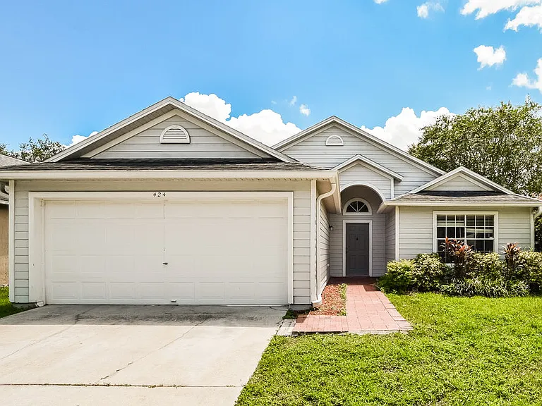 424 Lancers Dr — Photo 1