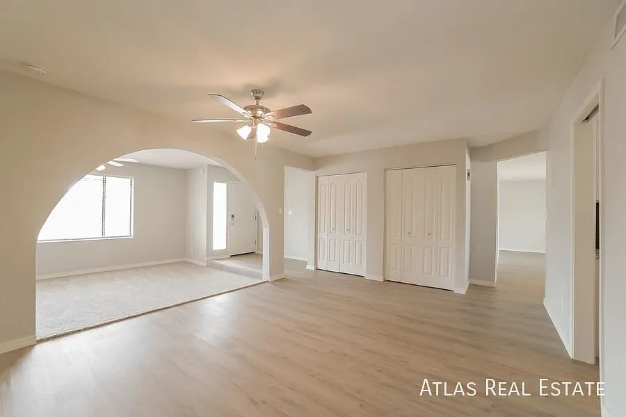 One-of-a-kind! Single Level 3 Bed/2 Bath! In Glendale! Granite Counters, New Stainless Steel Appl... — Photo 2