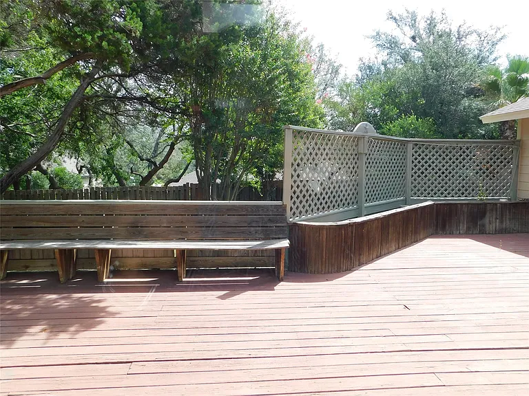 1006 Porpoise St — Photo 9
