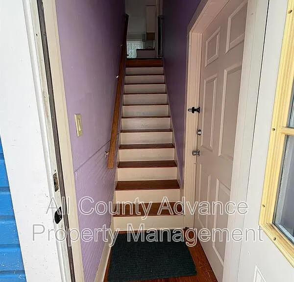 912 Pine St — Photo 3