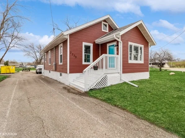 2225 Easton Blvd, Des Moines, IA 50317