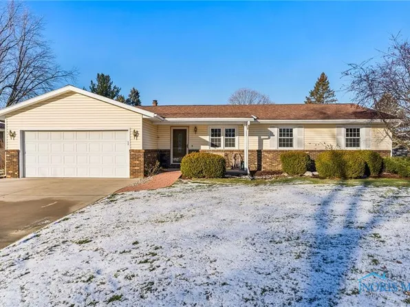 918 Liberty Dr, Waterville, OH 43566