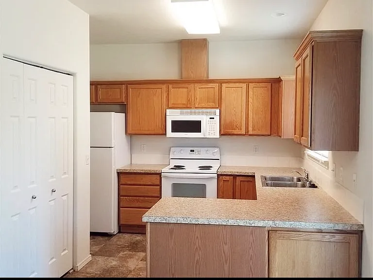 8412 Hudson Ct — Photo 5