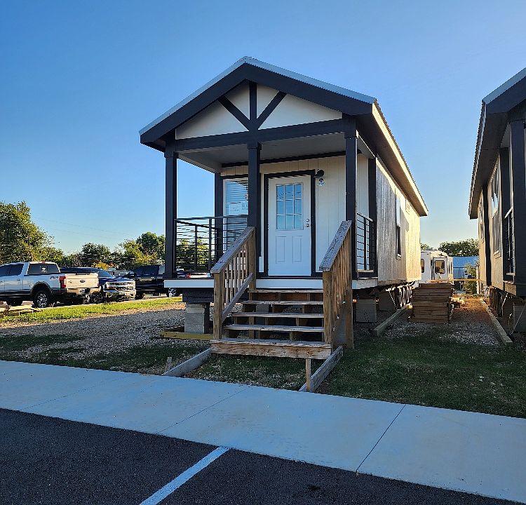 1st image of 2506 County Road 172 #4