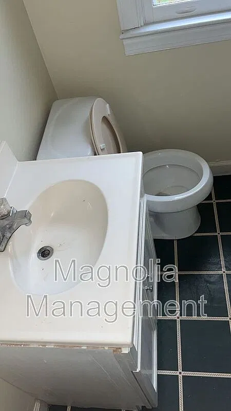 3 bed, 1.0 bath, $1,095 — Photo 4