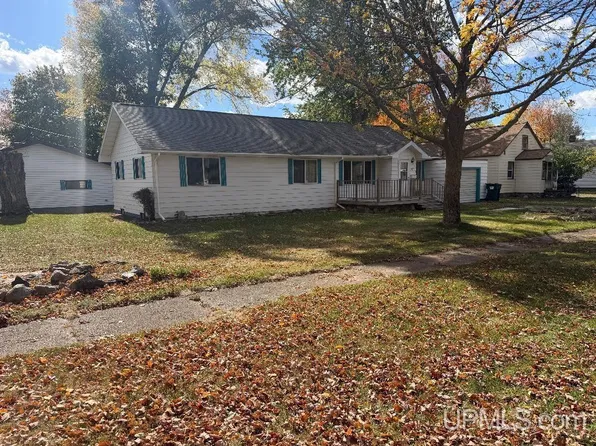 725 E Sagola Ave, Kingsford, MI 49802