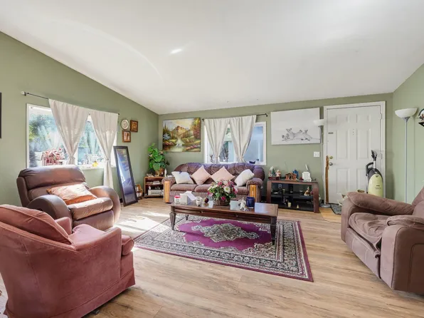 633 E Archwood Dr Unit 77, Eagle Point, OR 97524