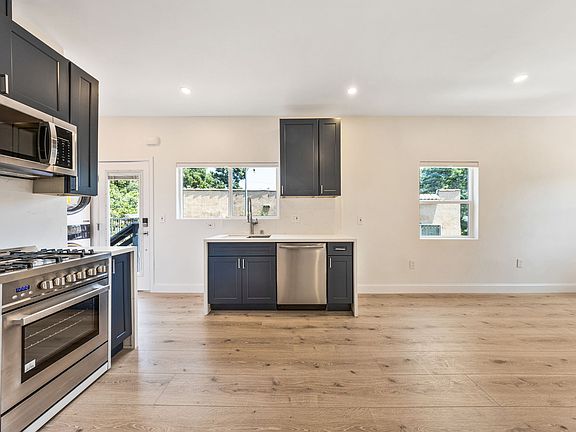 2nd image of 1431 Silver Lake Blvd #1/2