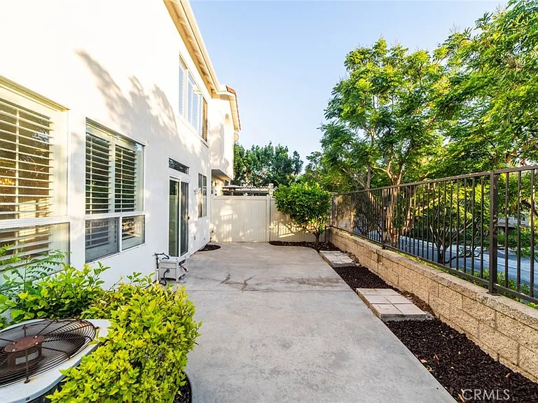 27 Larkmead — Photo 6