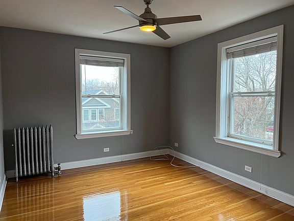 4th image of 2142 W Berteau Ave #3S
