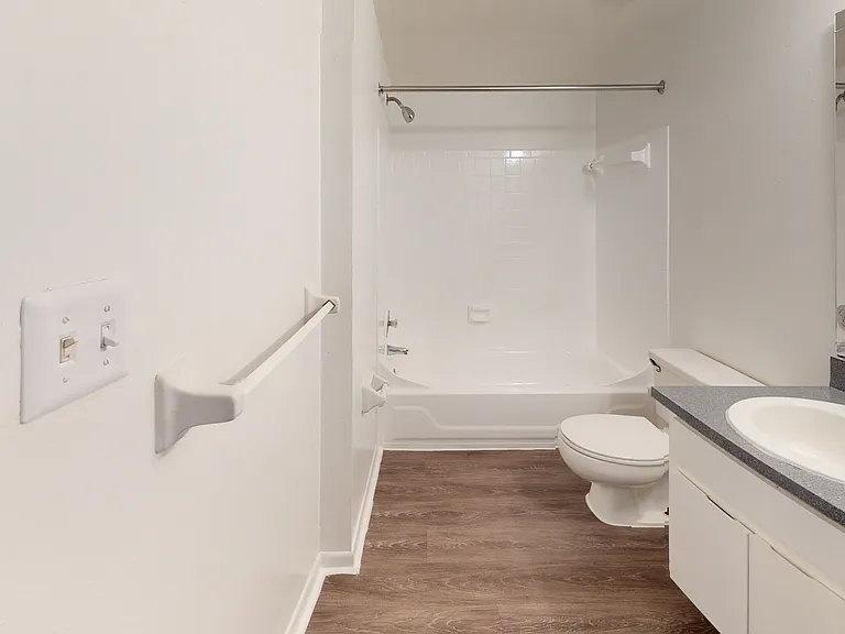 The Avenue Apartments — Photo 36