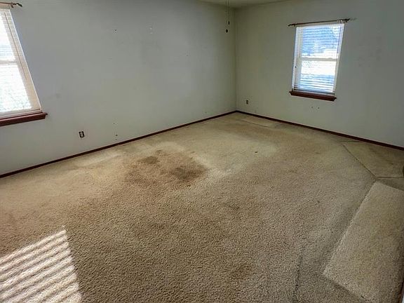 5th image of 414 Washington
