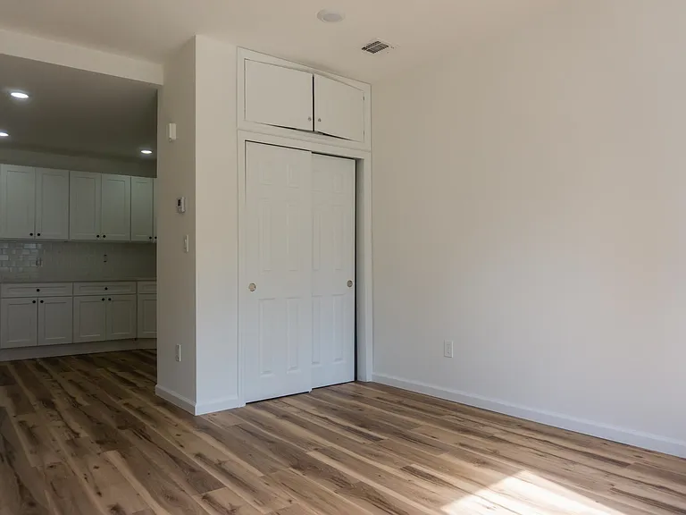 576 Newark Ave #2R — Photo 6
