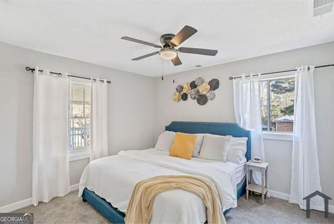 3 bed, 2.0 bath, 1352 sqft, $2,000 — Photo 2