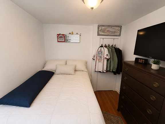 3rd image of 325 1st Ave APT 2R