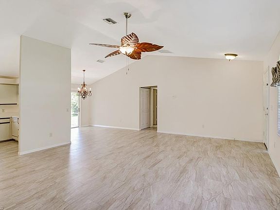 3rd image of 3250 Valencia Dr
