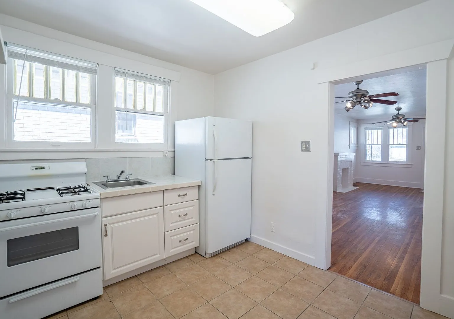Spacious 2 bedroom home in the heart of City — Photo 4