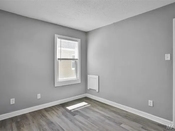 2057 Coleridge Dr, Saint Louis, MO 63136