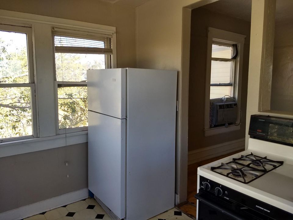 2nd image of 123 Walter St NE APT B