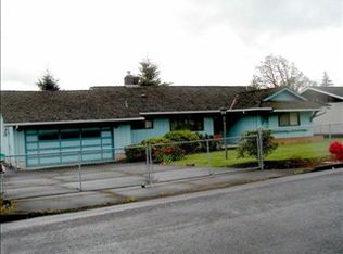 562 E 6th St, La Center, WA 98629