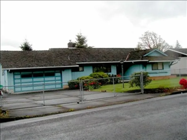 562 E 6th St, La Center, WA 98629