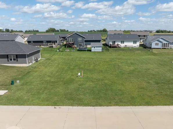 2927 Belle St SW, Cedar Rapids, IA 52404