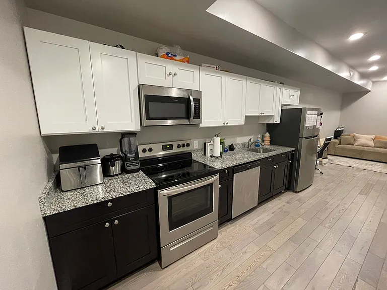 667 N 39th St #2 — Photo 3
