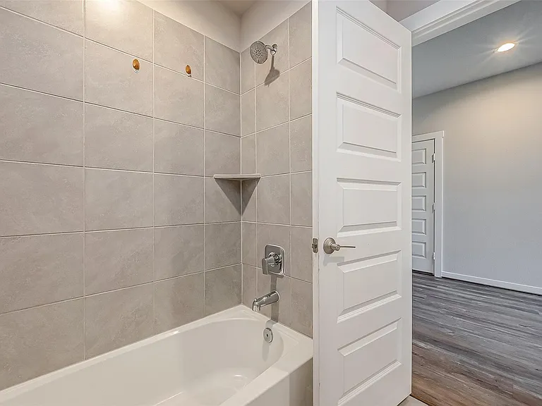 19010 Norbury Park Ln — Photo 19