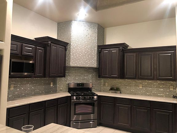 2nd image of 6097 Arosa St