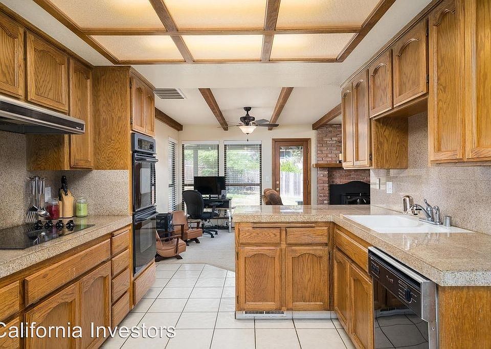 1st image of 100 Llewellyn Ct