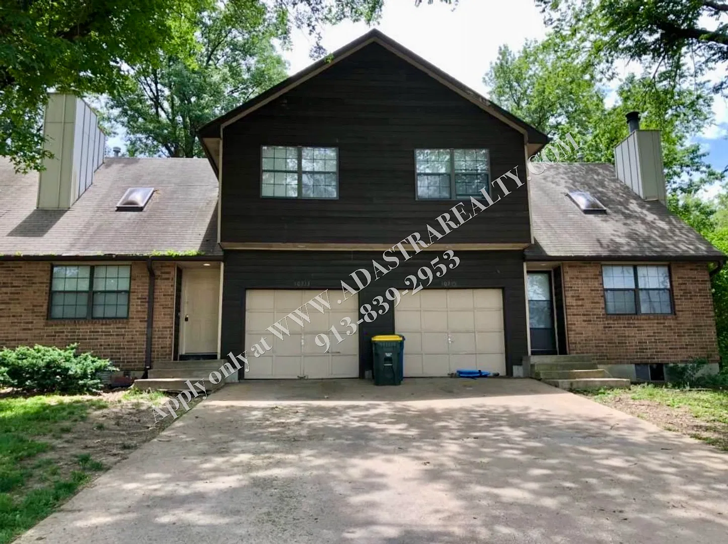Updated 2 Bed 1.5 Bath Townhome in Overland Park-Available NOW!! — Photo 2