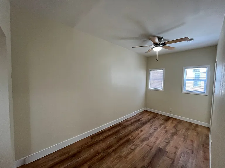 324 W Opp St #9 — Photo 10
