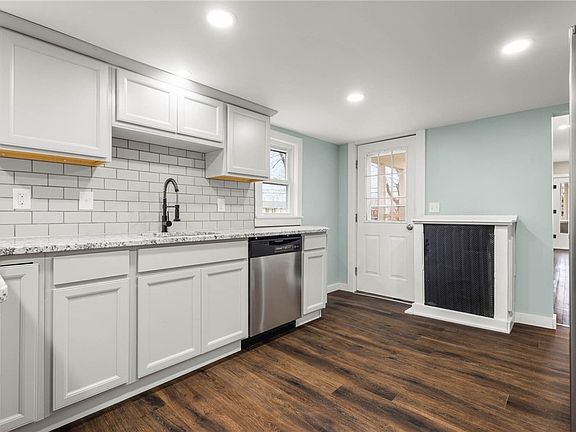 3rd image of 49 South St