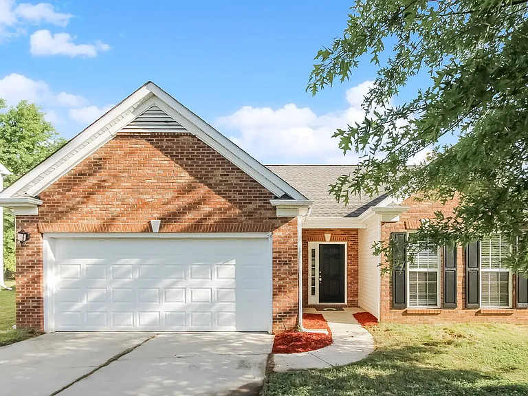 8704 Rozumny Dr — Photo 1