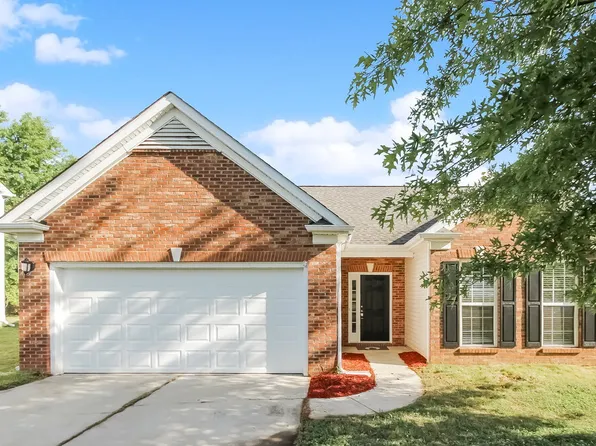 8704 Rozumny Dr, Charlotte, NC 28216