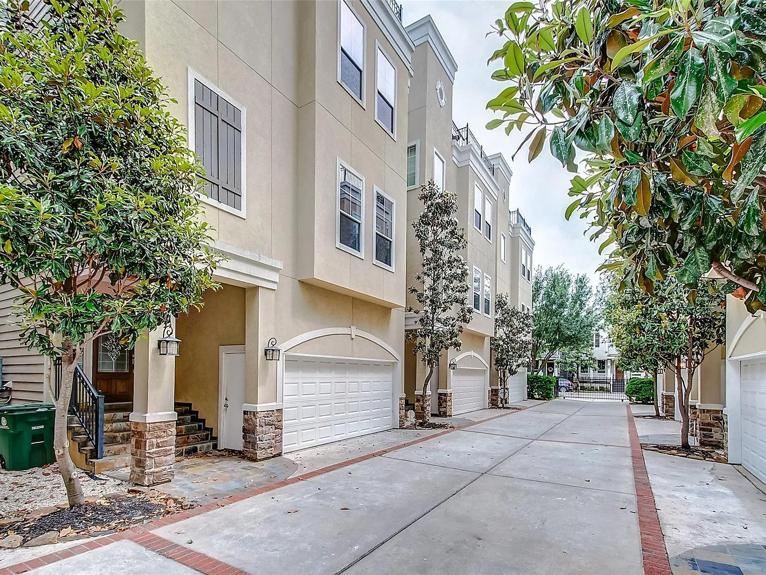 3 bed, 3.5 bath, 2321 sqft, $3,395 — Photo 4