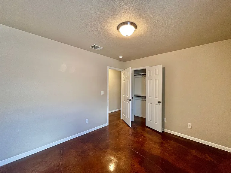928 Maplewood St — Photo 12