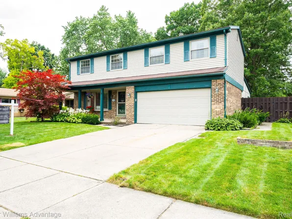 21770 E Chipmunk Trl, Woodhaven, MI 48183