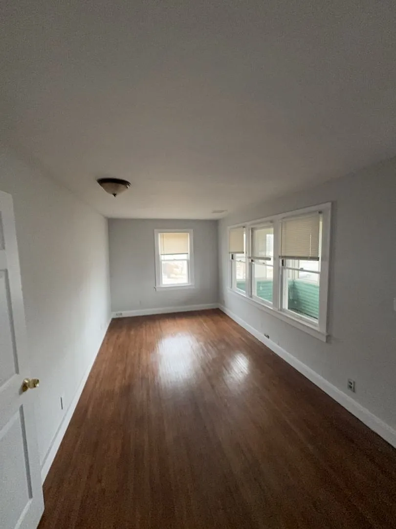 960 W Delaware Ave, Toledo OH 43610 — Photo 2