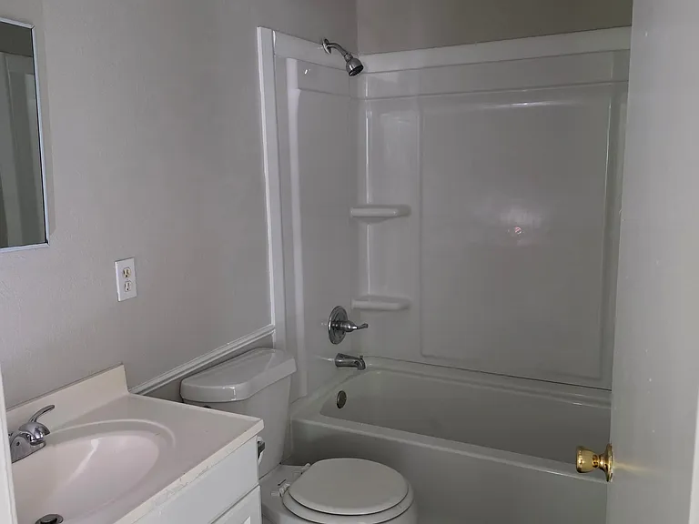 Bentley Woods Apartments — Photo 16