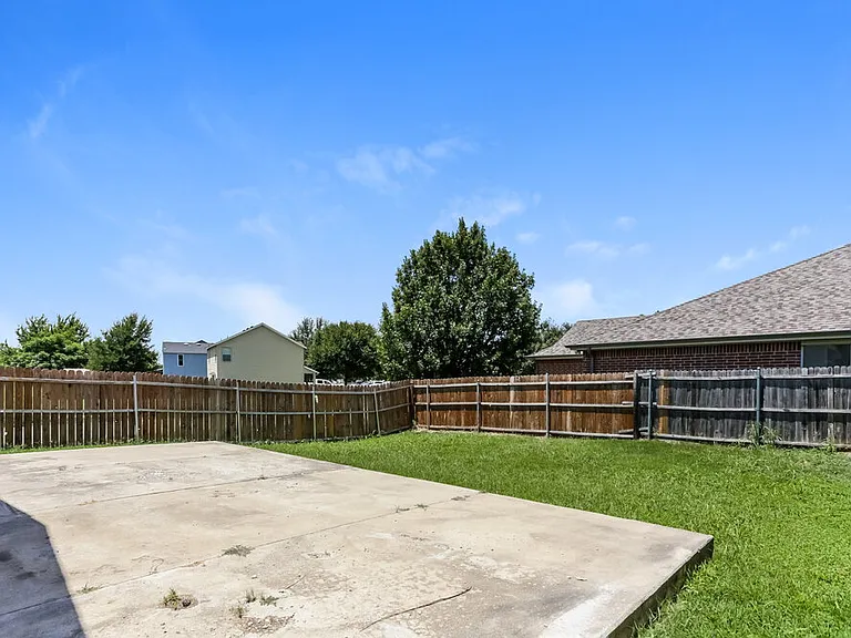 1303 Macaw Ct — Photo 15
