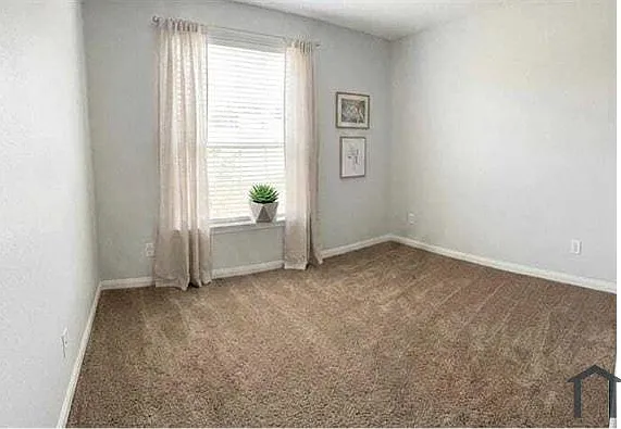 4 bed, 1800 sqft, $2,499 — Photo 2
