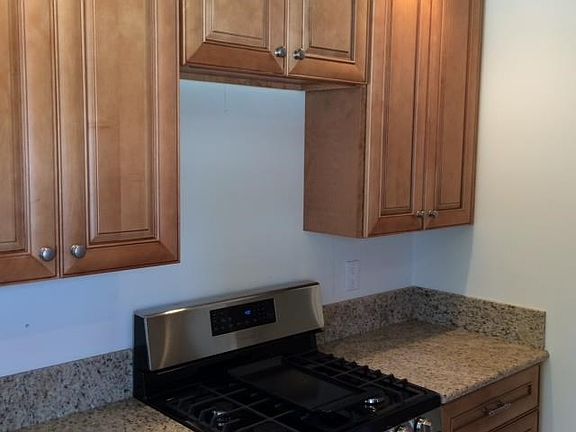 5th image of 23051 Friar St