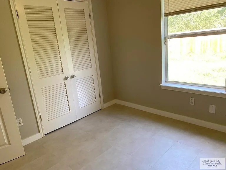 2098 El Paraiso — Photo 16