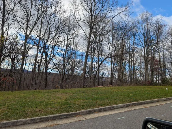 1802 Parker Ln #1, Vinton, VA 24179