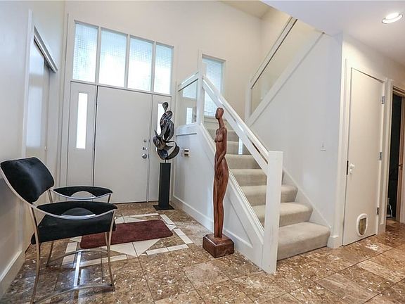 5th image of 15 Tobey Ct #4