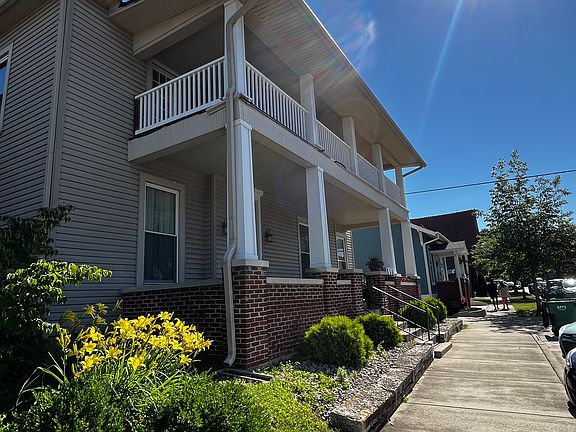 50 West Madison - facade